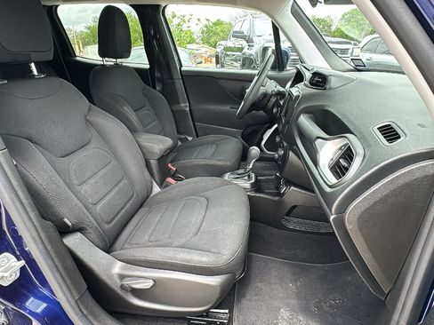 Used 2021 Jeep Renegade Latitude FWD image 31