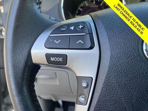 Used 2011 Toyota Highlander SE image 25