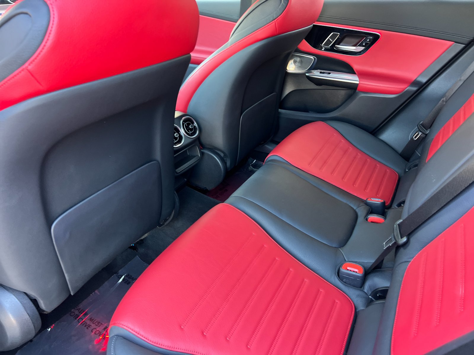 Used 2024 Mercedes-Benz GLC 300 4MATIC image 11