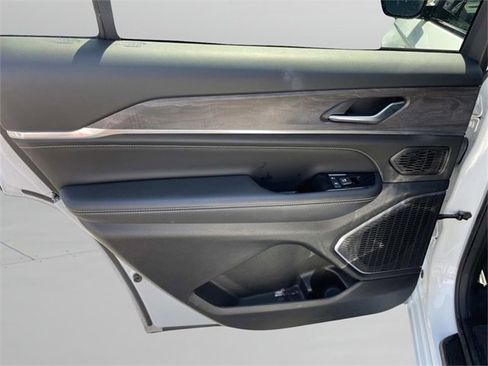 Used 2023 Jeep Grand Cherokee L Overland image 13