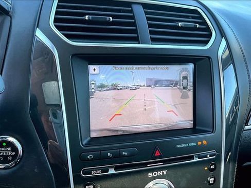 Used 2018 Ford Explorer Platinum AWD/4WD image 18