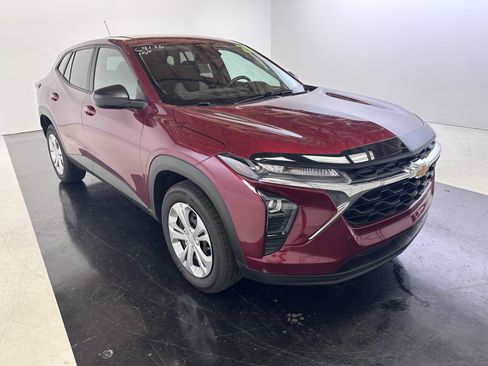Used 2024 Chevrolet Trax LS image 9