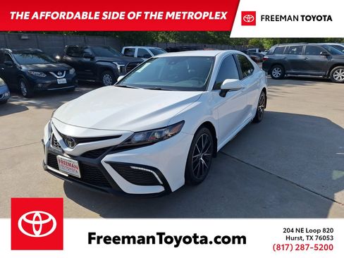 Used 2024 Toyota Camry SE w/ Convenience Package FWD image 1
