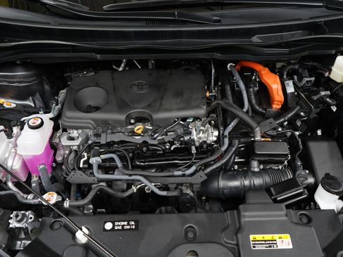 Used 2025 Toyota Sienna XLE AWD/4WD image 33