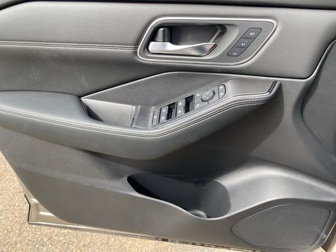 New 2026 Nissan Rogue Platinum image 14