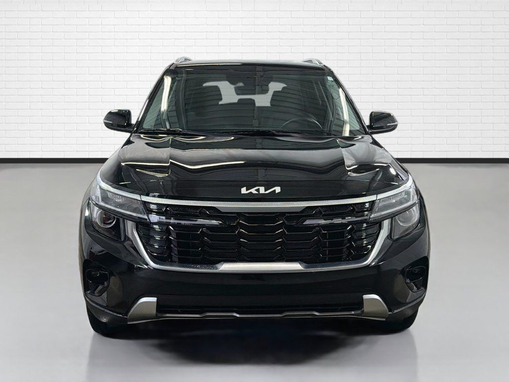 Used 2024 Kia Seltos S AWD/4WD image 2
