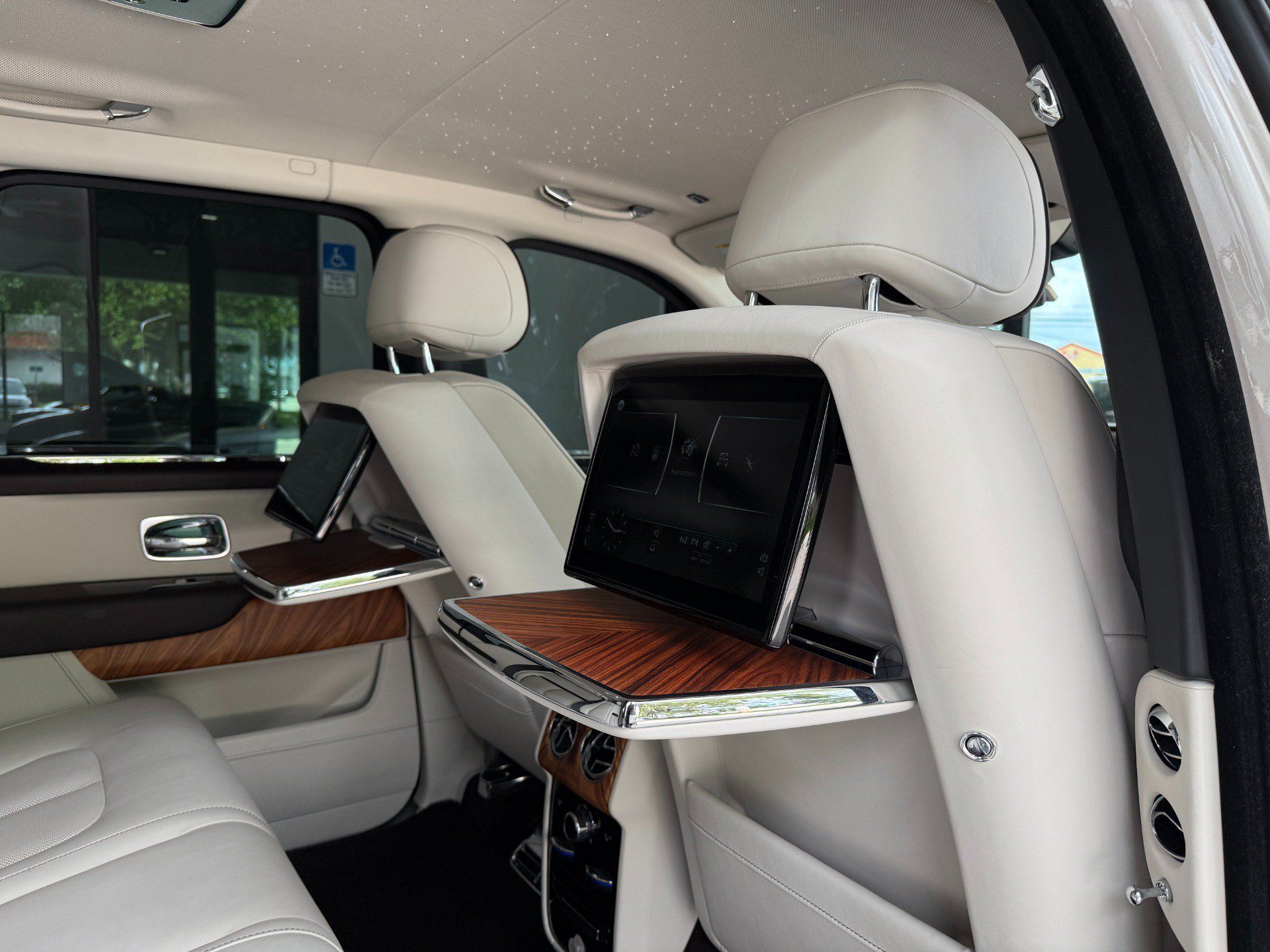 Used 2020 Rolls-Royce Cullinan AWD/4WD image 35