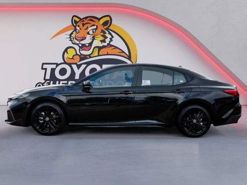 Used 2026 Toyota Camry SE w/ Convenience Package FWD image 8