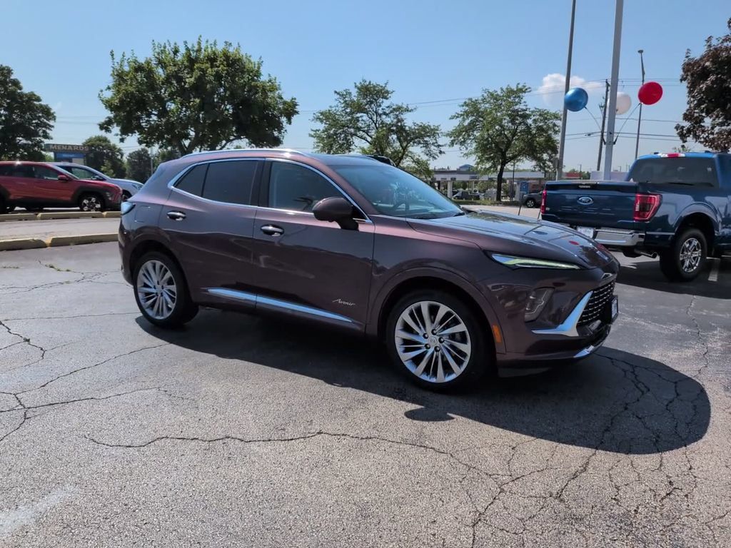 Used 2024 Buick Envision Avenir AWD/4WD image 2