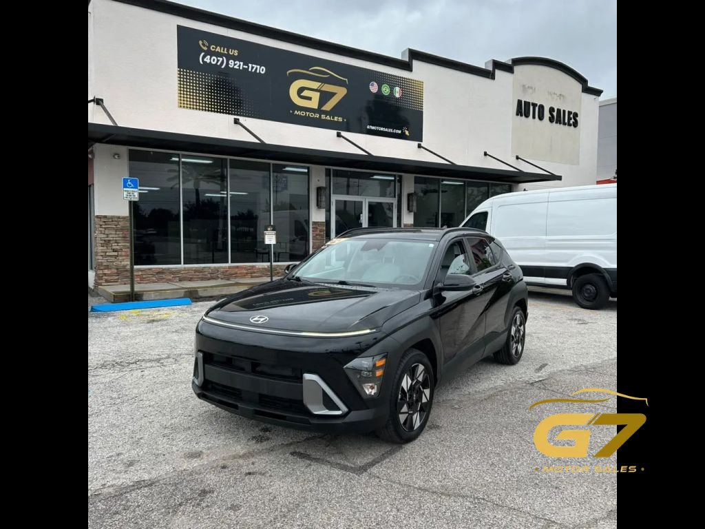 Used 2025 Hyundai Kona SEL FWD image 2