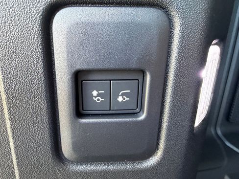 New 2026 Land Rover Defender 110 X-Dynamic SE image 30