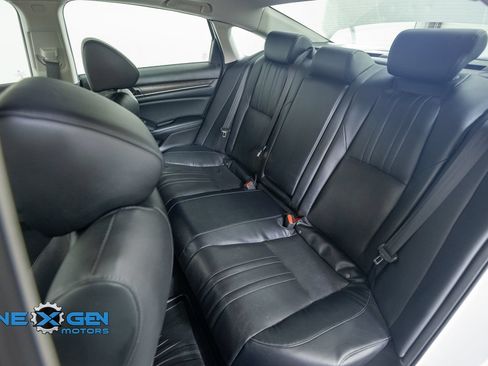 Used 2018 Honda Accord Touring image 32