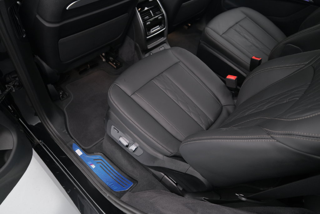 Used 2025 BMW X7 M60i w/ Executive Package AWD/4WD image 19