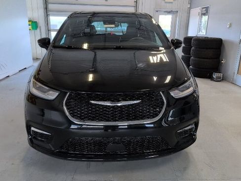 Used 2025 Chrysler Pacifica Select FWD image 8