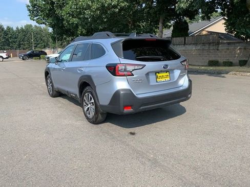 Used 2023 Subaru Outback Premium image 3
