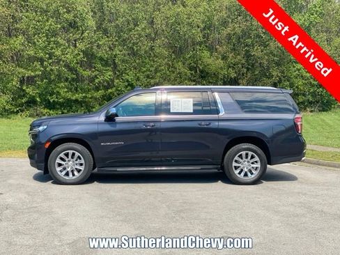 Used 2023 Chevrolet Suburban Premier AWD/4WD image 4