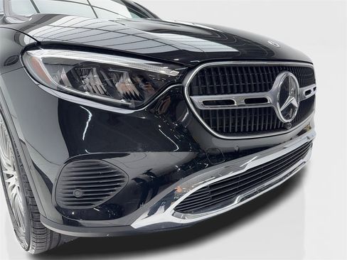 Used 2024 Mercedes-Benz GLC 300 image 3