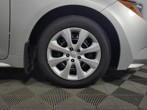 Used 2025 Toyota Corolla LE FWD image 9