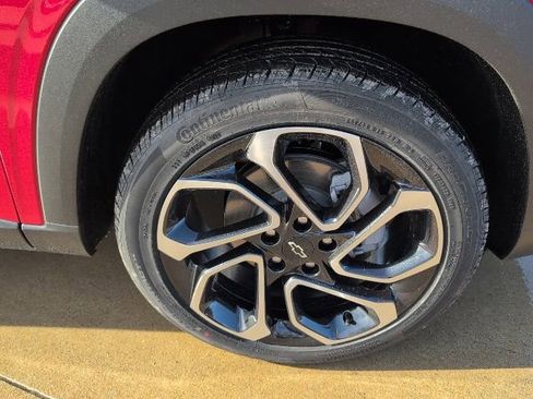 Used 2026 Chevrolet Trax RS w/ Sunroof Package image 3