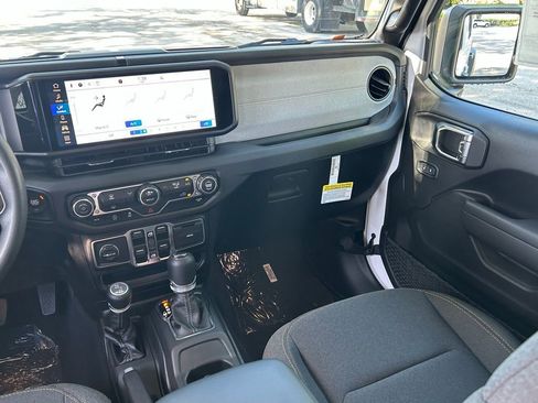 Used 2025 Jeep Wrangler Sport image 11