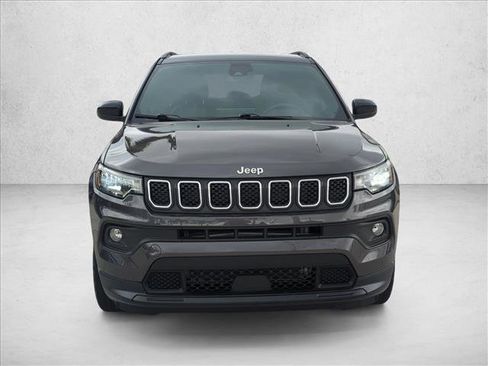 Used 2023 Jeep Compass Latitude AWD/4WD image 2