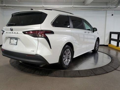 Used 2026 Toyota Sienna XLE AWD/4WD image 7