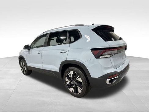 New 2026 Volkswagen Taos SE image 8