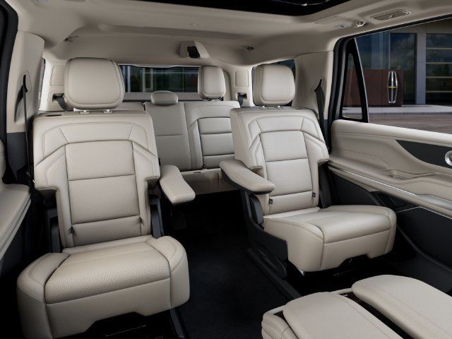 New 2027 Lincoln Navigator Reserve AWD/4WD image 12