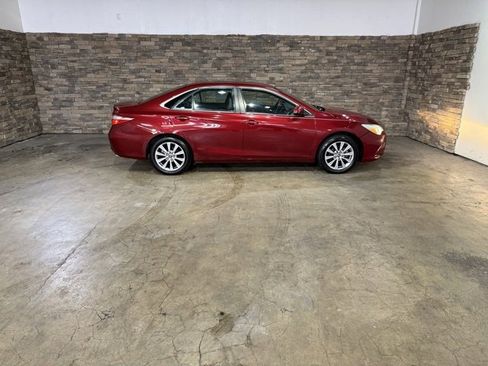 Used 2017 Toyota Camry XLE image 4