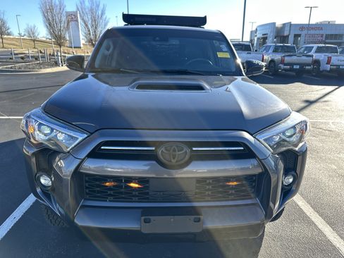 Used 2021 Toyota 4Runner Venture image 3