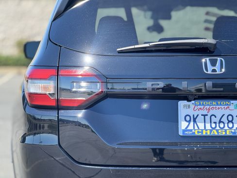 Used 2024 Honda Pilot LX image 7