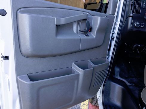 Used 2021 Chevrolet Express 2500 w/ Enhanced Convenience Package image 16