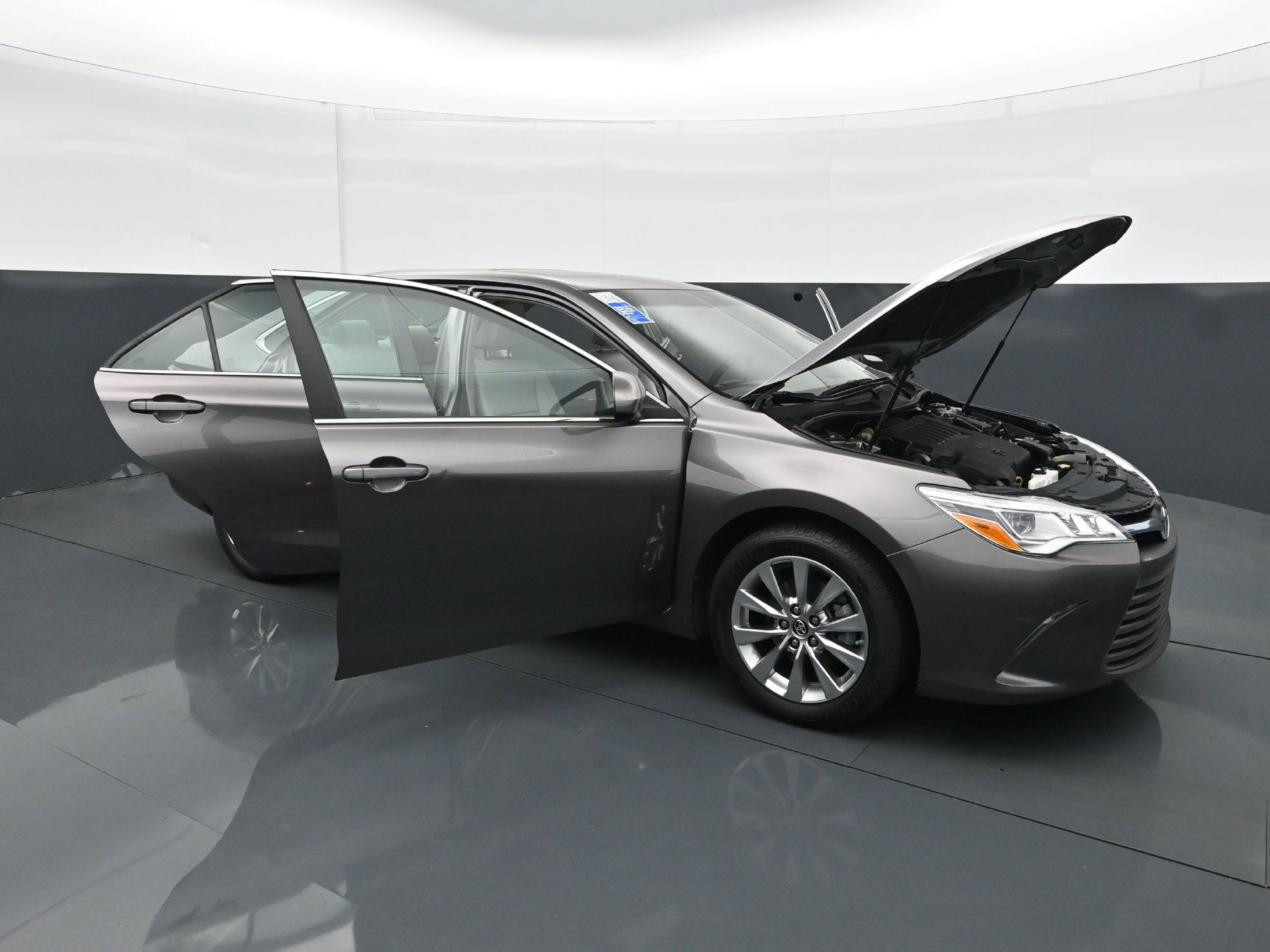 Used 2015 Toyota Camry XLE FWD image 34
