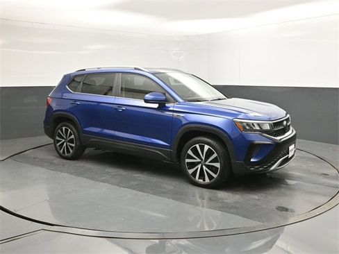 Certified 2023 Volkswagen Taos SE image 17