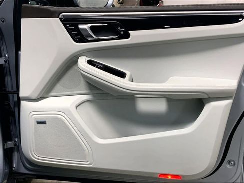 Used 2019 Porsche Macan image 22