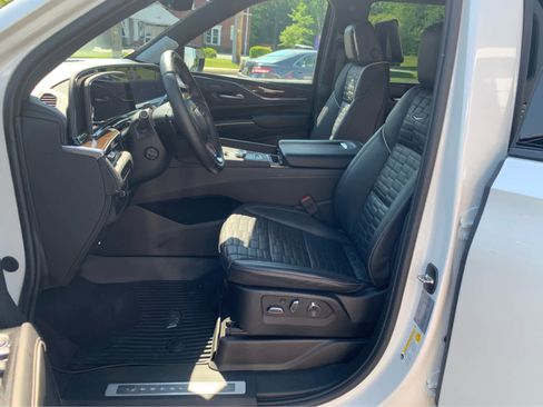 Used 2024 Cadillac Escalade Sport Platinum w/ LPO, ONYX Package AWD/4WD image 12