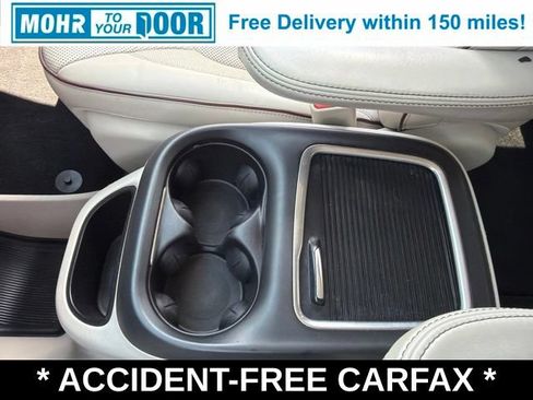 Used 2019 Chrysler Pacifica Limited FWD image 26