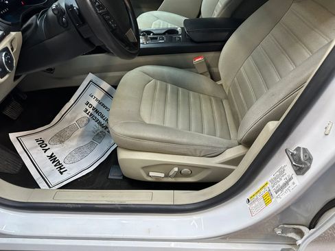 Used 2019 Ford Fusion SE FWD image 17