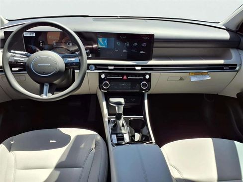 New 2025 Hyundai Tucson SEL image 8