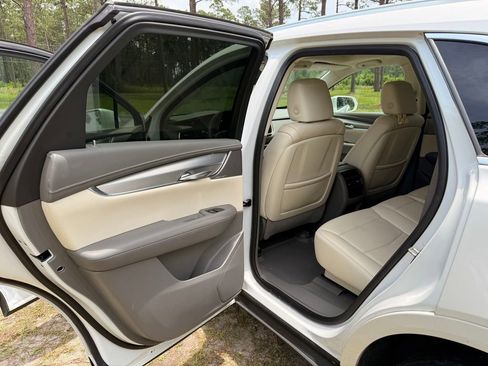 Used 2020 Cadillac XT5 Premium Luxury FWD image 22