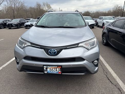 Used 2018 Toyota RAV4 XLE w/ Convenience Package image 2