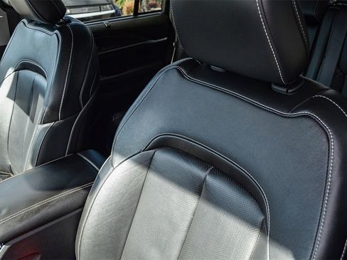 Used 2023 Jeep Grand Cherokee Limited w/ Luxury Tech Group II image 23