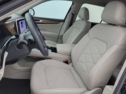 Used 2024 Volkswagen Atlas SE FWD image 19
