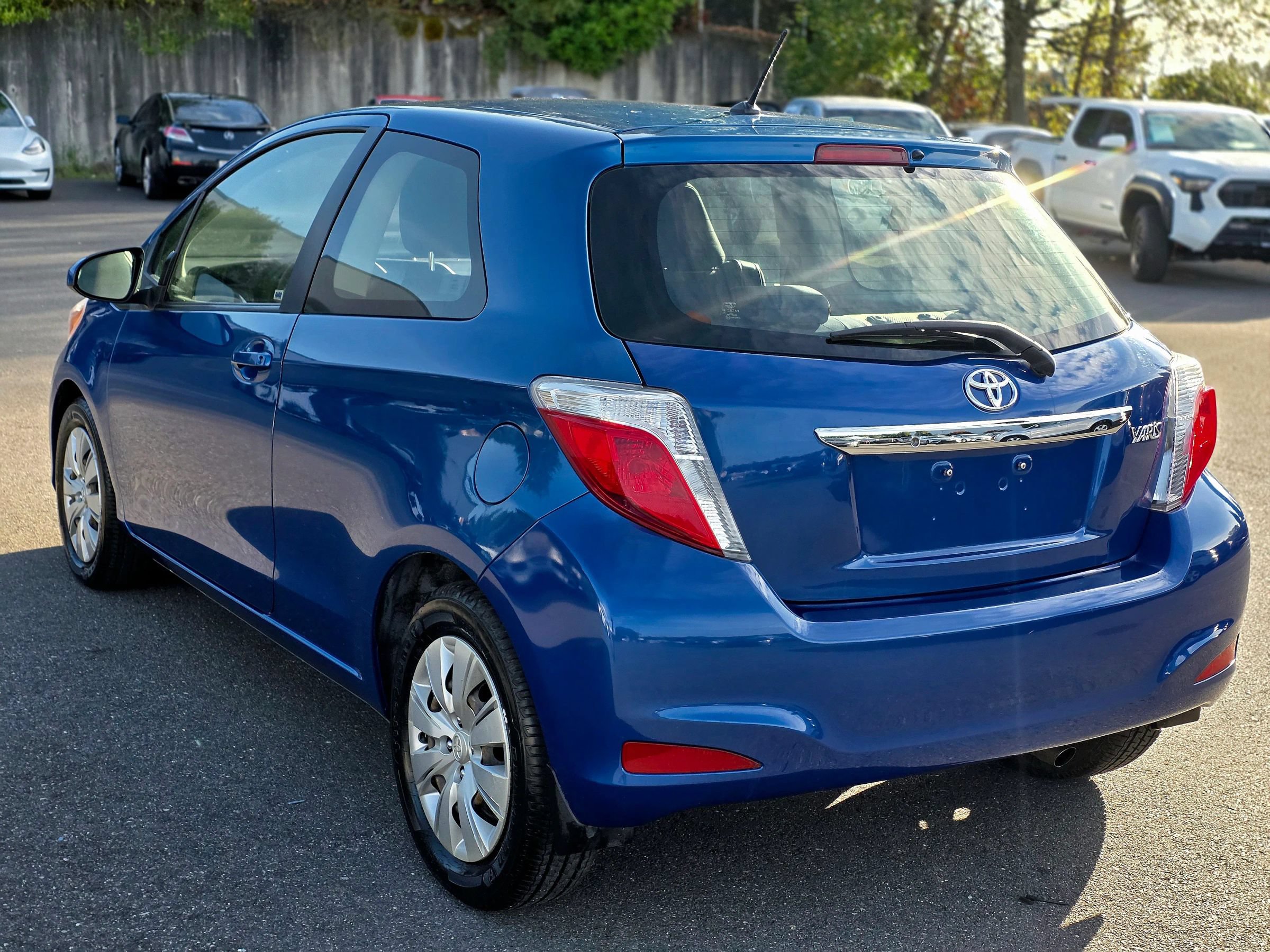 Used 2013 Toyota Yaris L FWD image 7