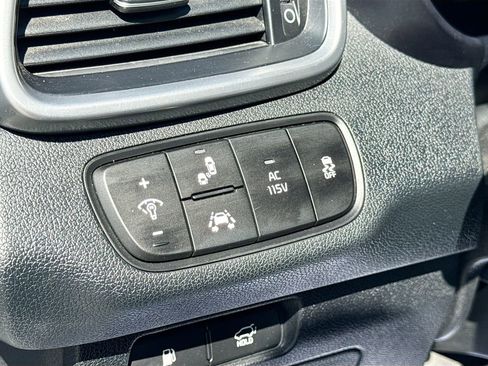 Used 2019 Kia Sorento SX image 10