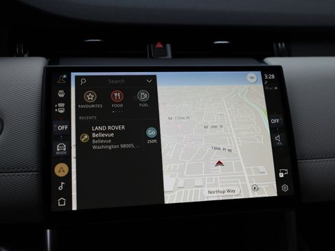Certified 2025 Land Rover Discovery Sport Dynamic SE AWD/4WD image 19
