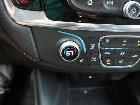 Used 2020 Chevrolet Traverse LT w/ Driver Confidence II Package AWD/4WD image 6