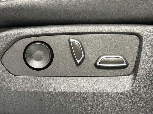 Used 2022 Cadillac Escalade ESV Premium Luxury image 11