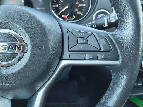 Used 2018 Nissan Rogue SV AWD/4WD image 12