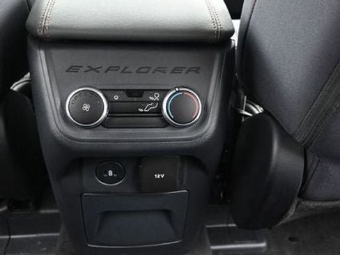 Certified 2025 Ford Explorer Active AWD/4WD image 18